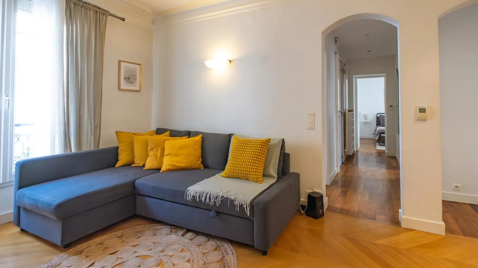 Spacious Apartment For 6 People Paris Fransa