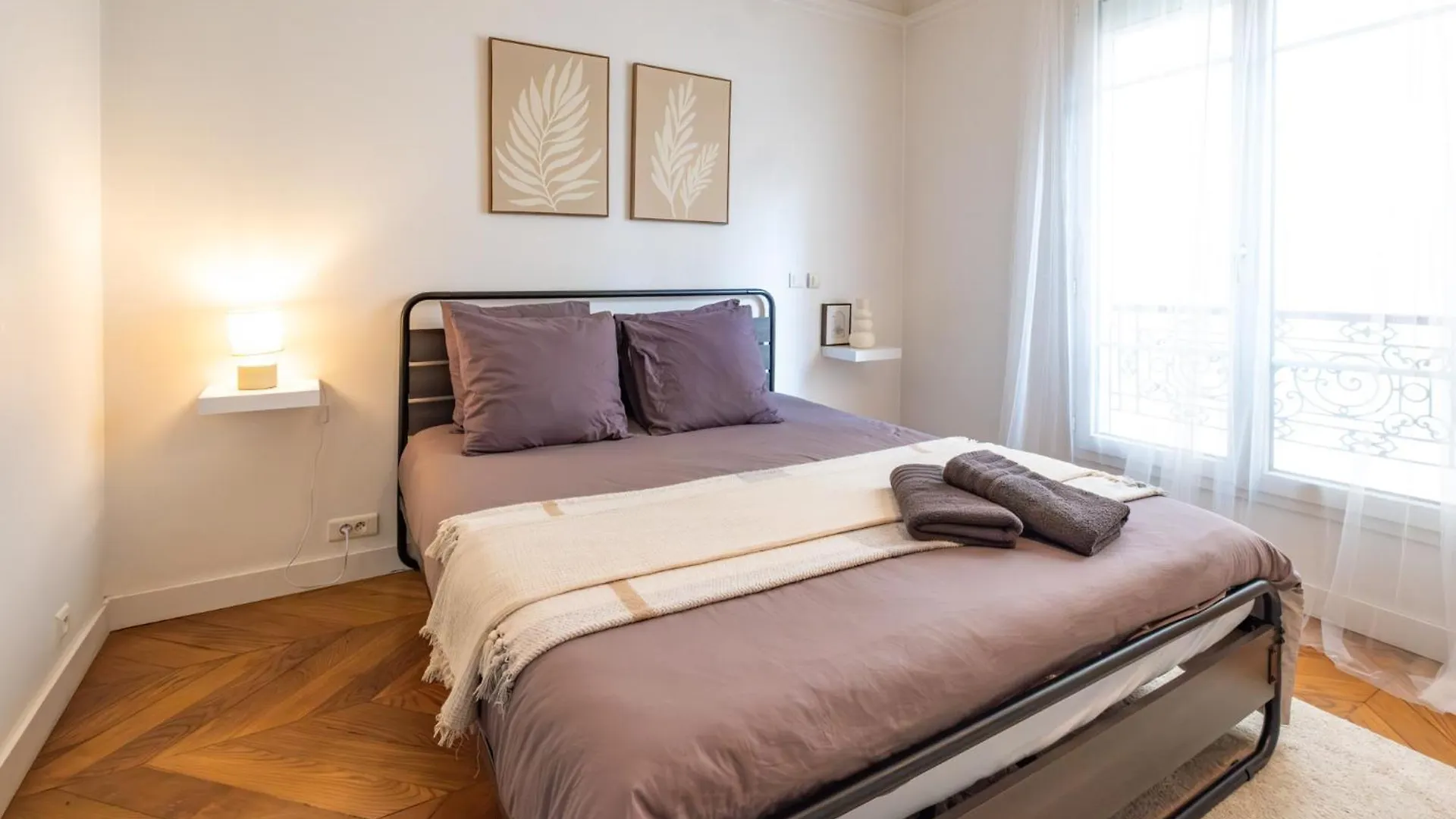 Spacious Apartment For 6 People Paris Fransa