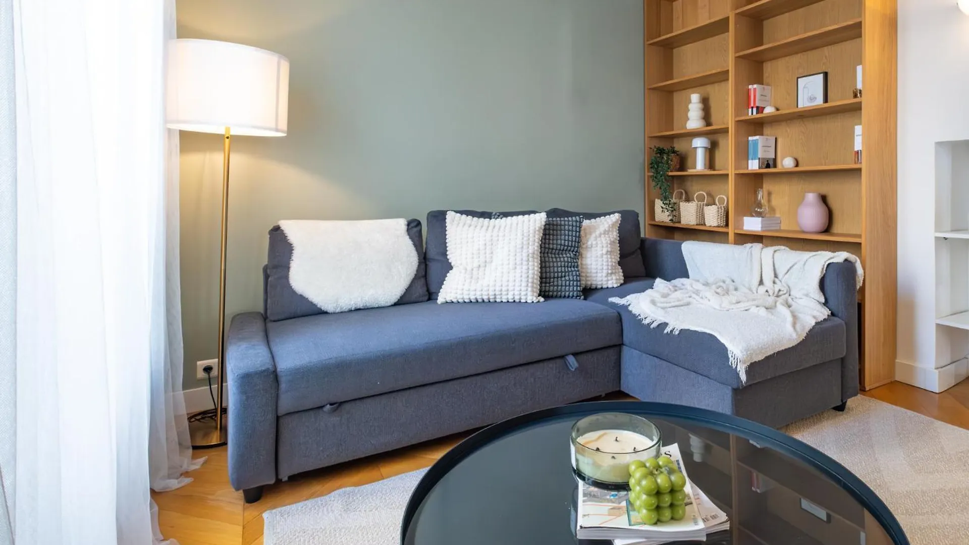 Spacious Apartment For 6 People Paris
